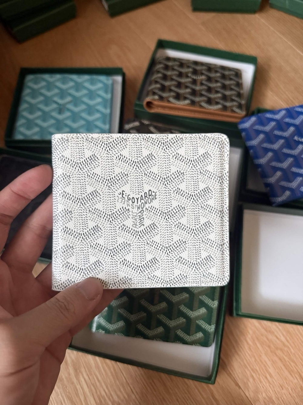 Goyard White Bifold Card Holder with Signature Chevron Pattern